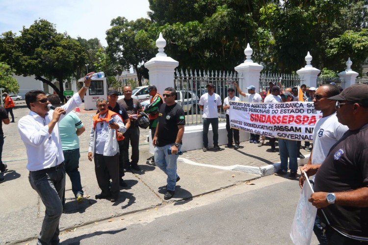 Monitores das unidades de internação cobram diálogo com o governo do estado