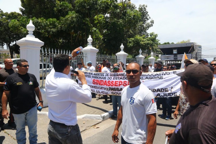 Monitores das unidades de internação cobram diálogo com o governo do estado