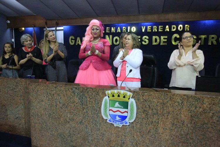 Paty Maionese recebe comenda na Câmara Municipal
