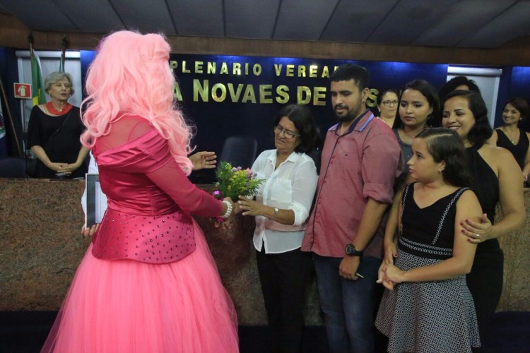 Paty Maionese recebe comenda na Câmara Municipal