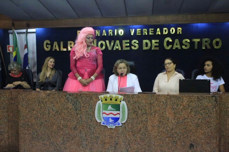 Paty Maionese recebe comenda na Câmara Municipal