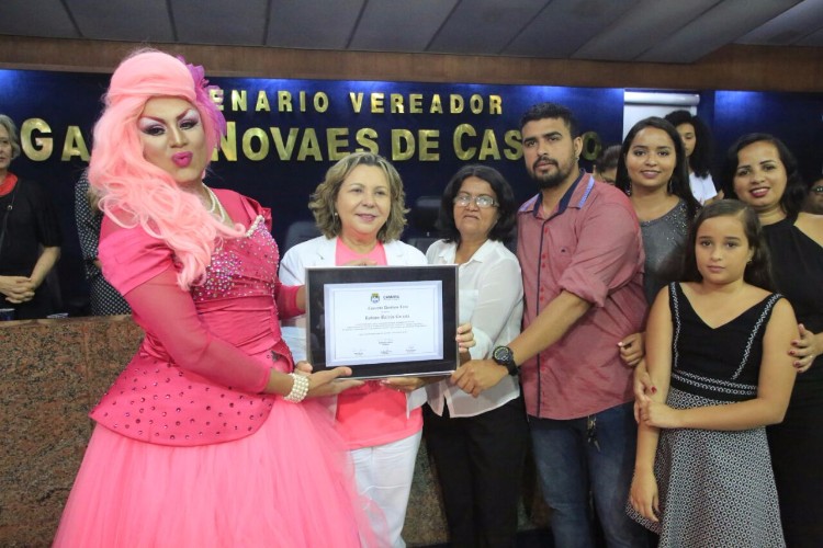 Paty Maionese recebe comenda na Câmara Municipal