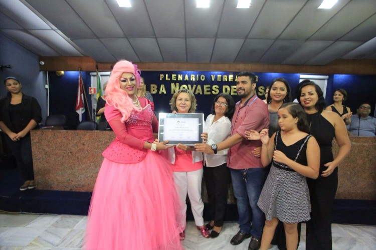 Paty Maionese recebe comenda na Câmara Municipal