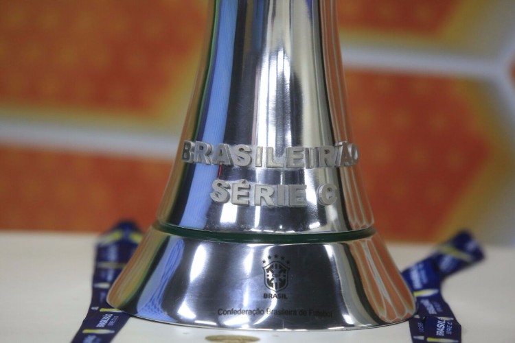 Taça do campeão da Série C visita estúdios da OAM