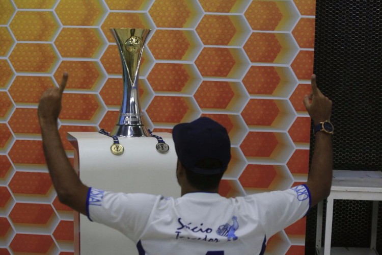Taça do campeão da Série C visita estúdios da OAM