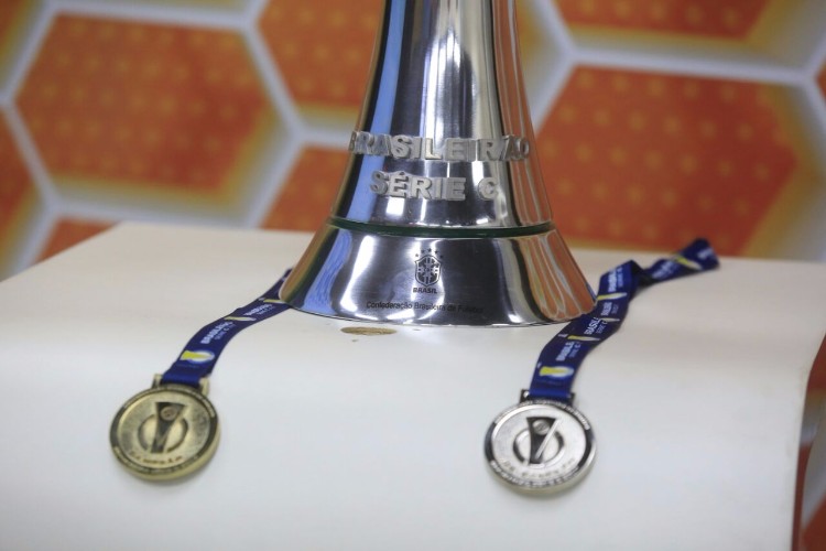 Taça do campeão da Série C visita estúdios da OAM