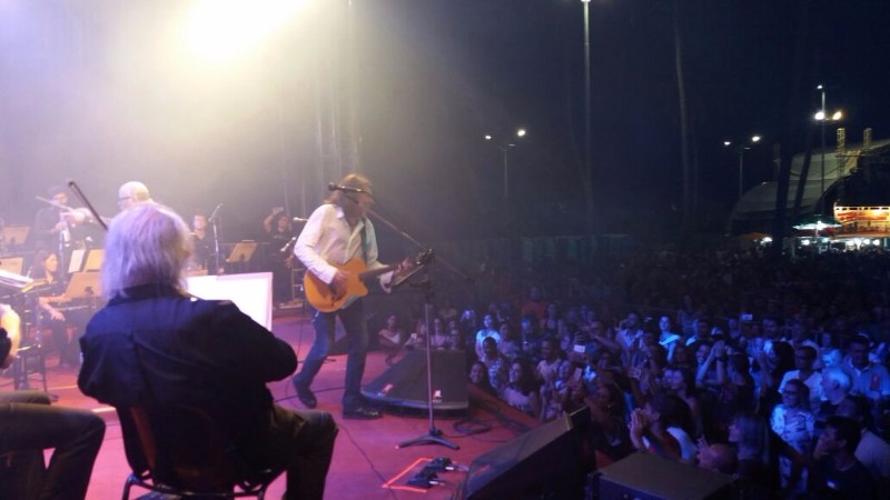 Música erudita e popular se uniram em um show no estacionamento do bairro de Jaraguá, encantando e e
