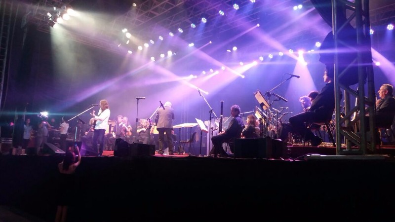 Música erudita e popular se uniram em um show no estacionamento do bairro de Jaraguá, encantando e e