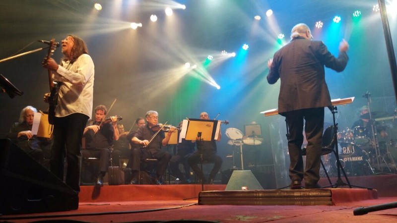 Música erudita e popular se uniram em um show no estacionamento do bairro de Jaraguá, encantando e e
