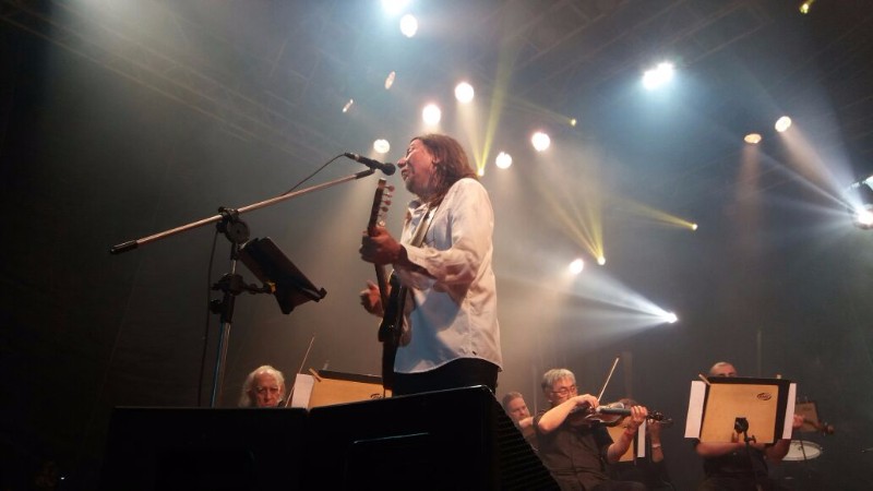 Música erudita e popular se uniram em um show no estacionamento do bairro de Jaraguá, encantando e e
