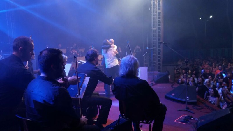 Música erudita e popular se uniram em um show no estacionamento do bairro de Jaraguá, encantando e e