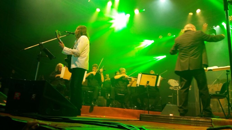 Música erudita e popular se uniram em um show no estacionamento do bairro de Jaraguá, encantando e e