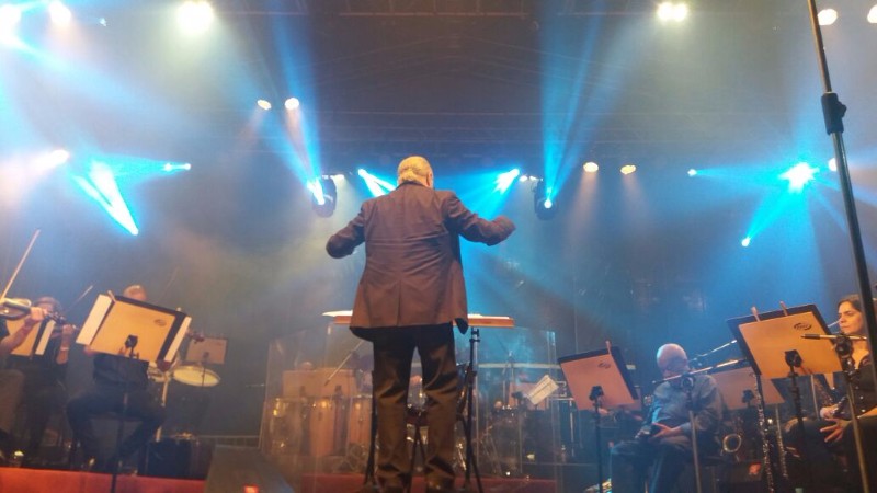 Música erudita e popular se uniram em um show no estacionamento do bairro de Jaraguá, encantando e e