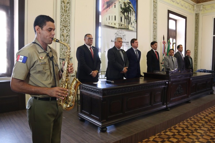 Marx Beltrão recebe Comenda Governador Afrânio Lages