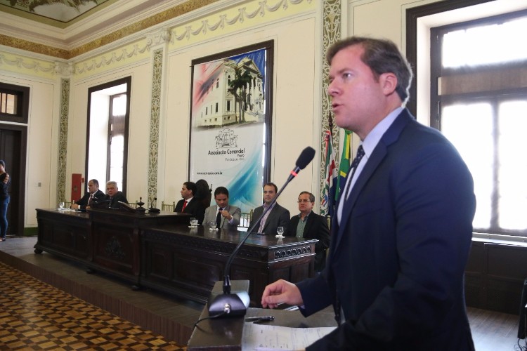 Marx Beltrão recebe Comenda Governador Afrânio Lages