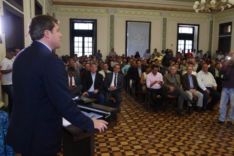 Marx Beltrão recebe Comenda Governador Afrânio Lages