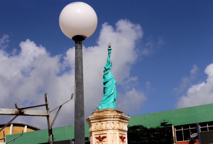 Pintura do monumento divide a opinião da população em Maceió