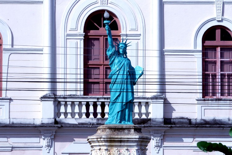 Pintura do monumento divide a opinião da população em Maceió