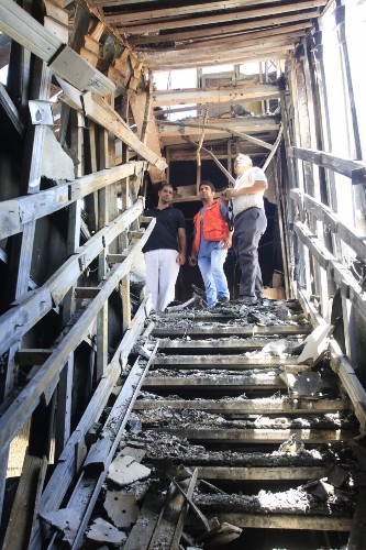 Loja ainda tem focos de incêndio 