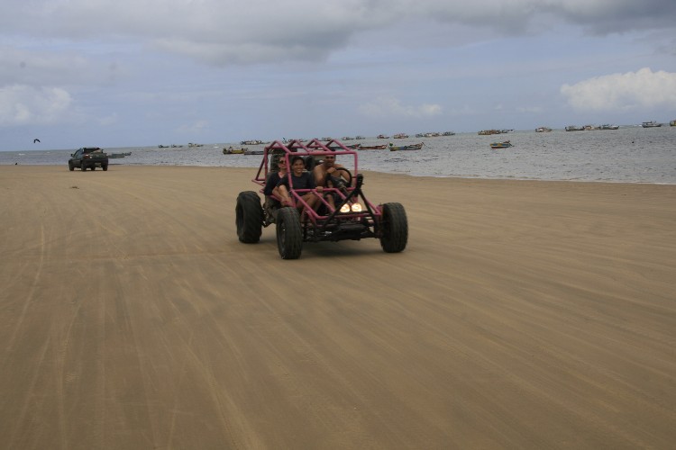 Veículos trafegam pelas praias alagoanas com frequência