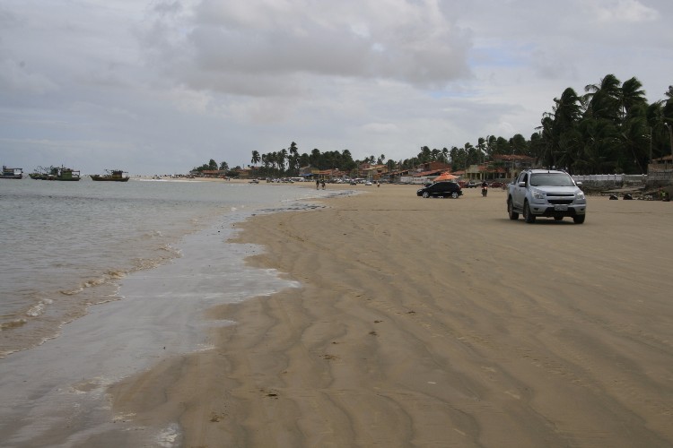 Veículos trafegam pelas praias alagoanas com frequência