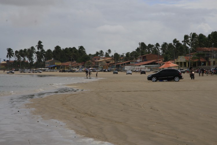 Veículos trafegam pelas praias alagoanas com frequência