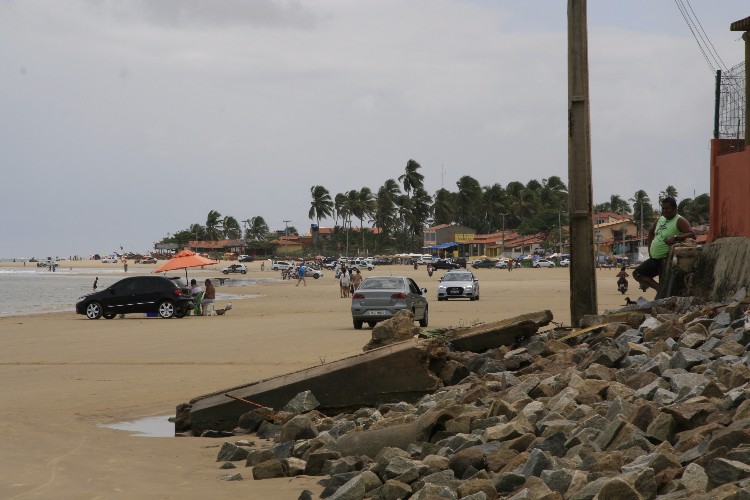 Veículos trafegam pelas praias alagoanas com frequência