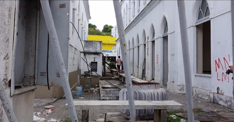 Abandono e sucateamento no prédio da antiga prefeitura de Maceió
