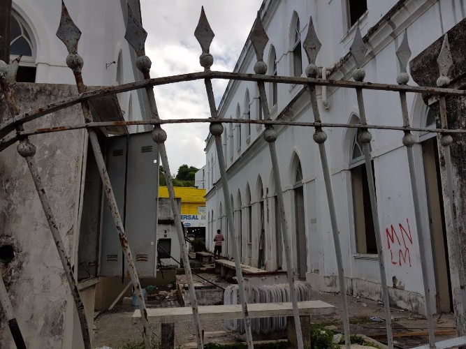 Abandono e sucateamento no prédio da antiga prefeitura de Maceió