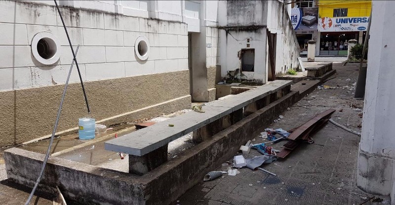 Abandono e sucateamento no prédio da antiga prefeitura de Maceió