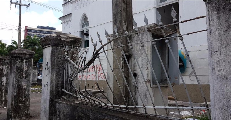 Abandono e sucateamento no prédio da antiga prefeitura de Maceió