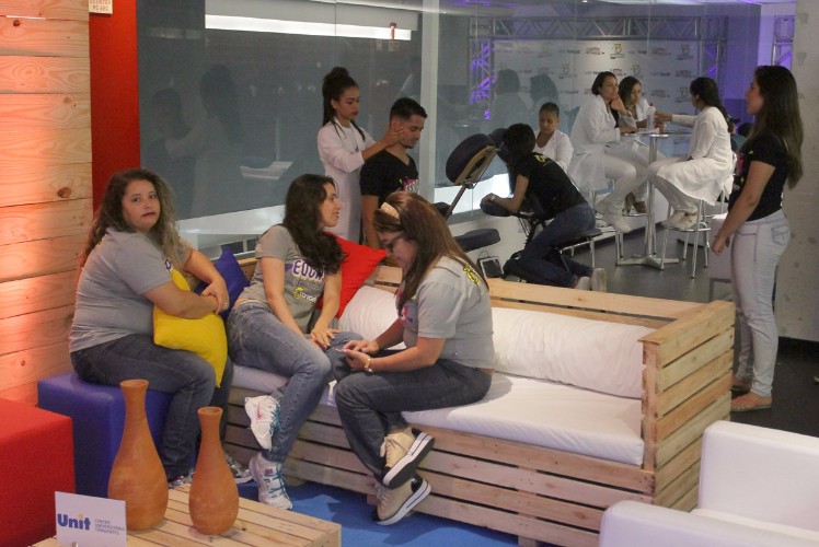 Às vésperas da prova, mais de 1.000 alunos se dividiram em dois aulões pré-vestibular no cinema do s