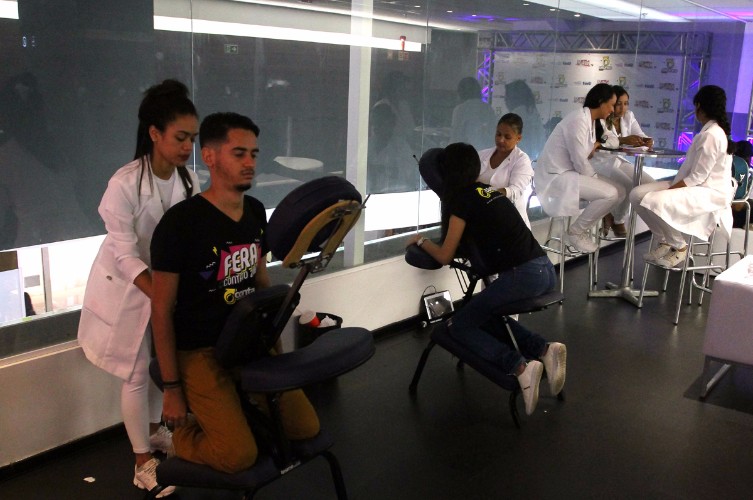 Às vésperas da prova, mais de 1.000 alunos se dividiram em dois aulões pré-vestibular no cinema do s