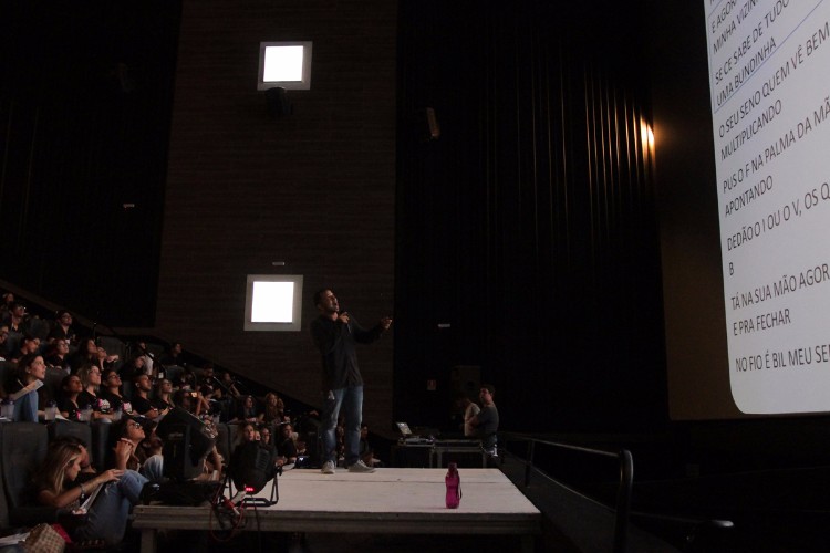 Às vésperas da prova, mais de 1.000 alunos se dividiram em dois aulões pré-vestibular no cinema do s