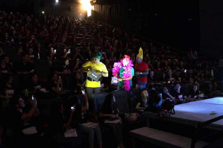 Às vésperas da prova, mais de 1.000 alunos se dividiram em dois aulões pré-vestibular no cinema do s