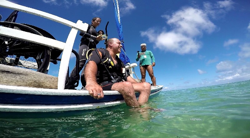 Mergulho com cilindro nos mares de Alagoas 