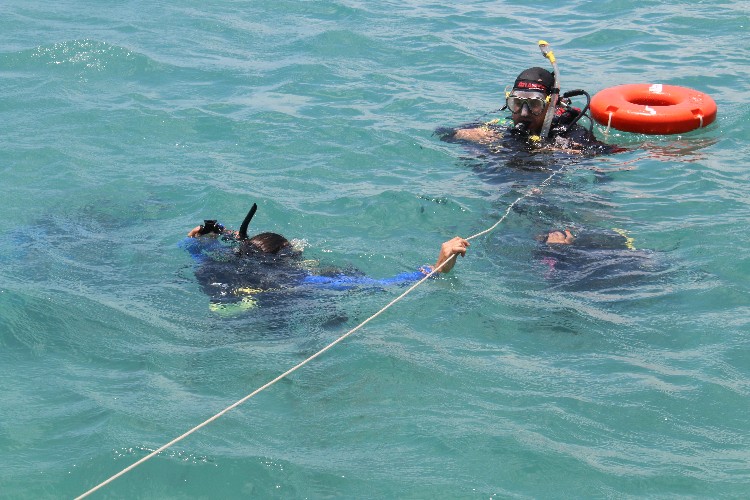 Mergulho com cilindro nos mares de Alagoas 
