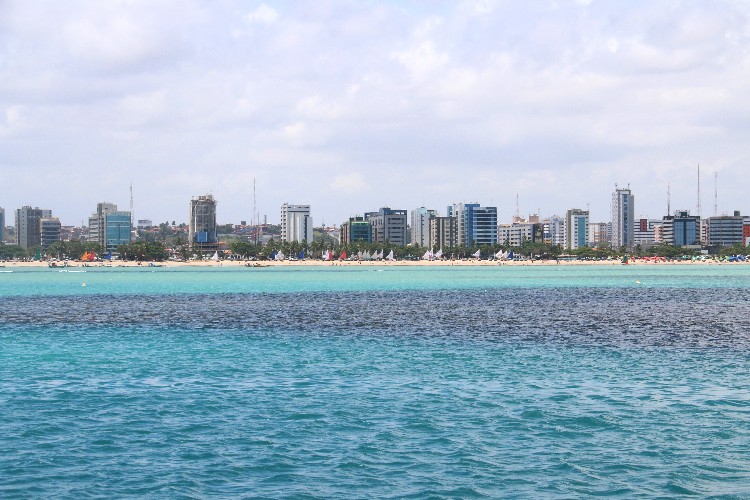 Mergulho com cilindro nos mares de Alagoas 