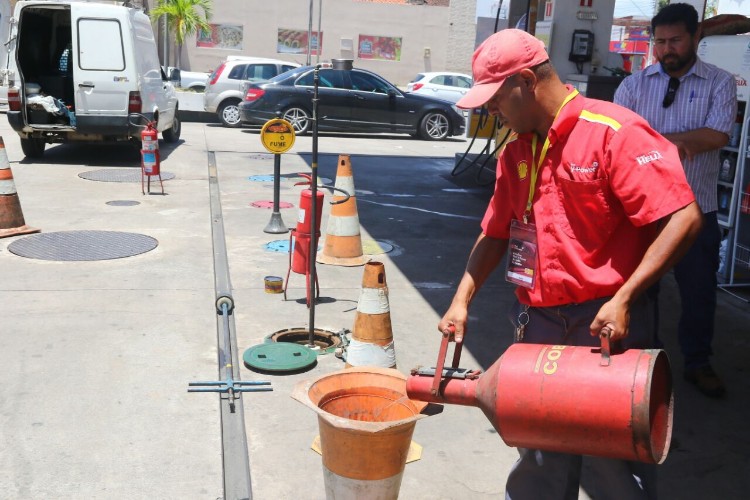 Ministério Público e Agencia Nacional do Petróleo fiscalizam postos de combustíveis em Alagoas