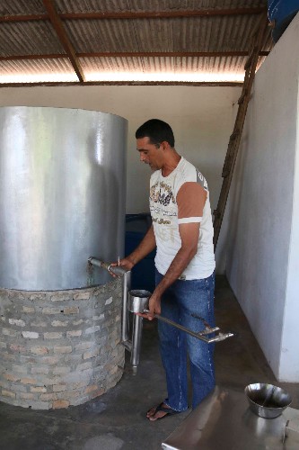 Evangélico de Penedo ganha o mercado produzindo cachaça