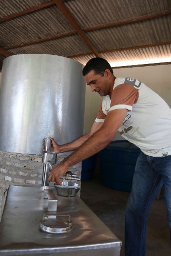 Evangélico de Penedo ganha o mercado produzindo cachaça