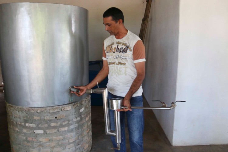 Evangélico de Penedo ganha o mercado produzindo cachaça