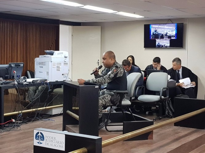 Testemunhas durante julgamento