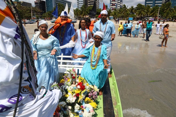 Oferendas foram entregues nesta sexta-feira, na orla da Pajuçara