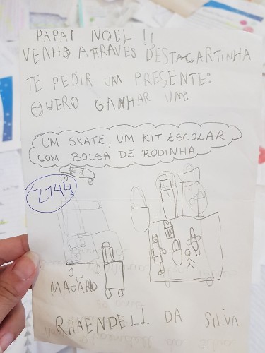 Projeto dos Correios permite adoção de cartas de crianças carentes