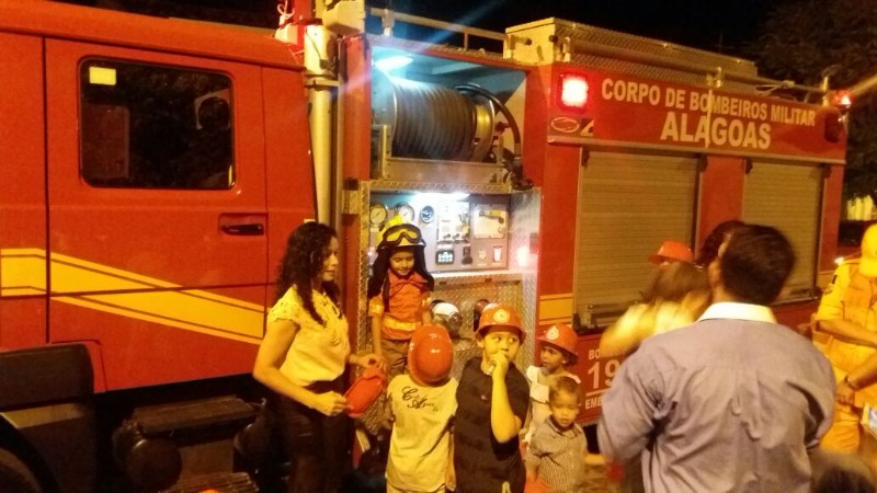 Criança de cinco anos é apaixonada pela corporação e teve festa com o tema