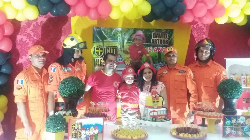 Criança de cinco anos é apaixonada pela corporação e teve festa com o tema