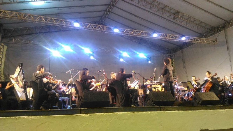 Orquestra Filarmônica de Alagoas faz apresentação ao público em concerto e Natal, na praça Multieven