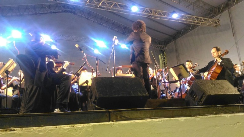 Orquestra Filarmônica de Alagoas faz apresentação ao público em concerto e Natal, na praça Multieven