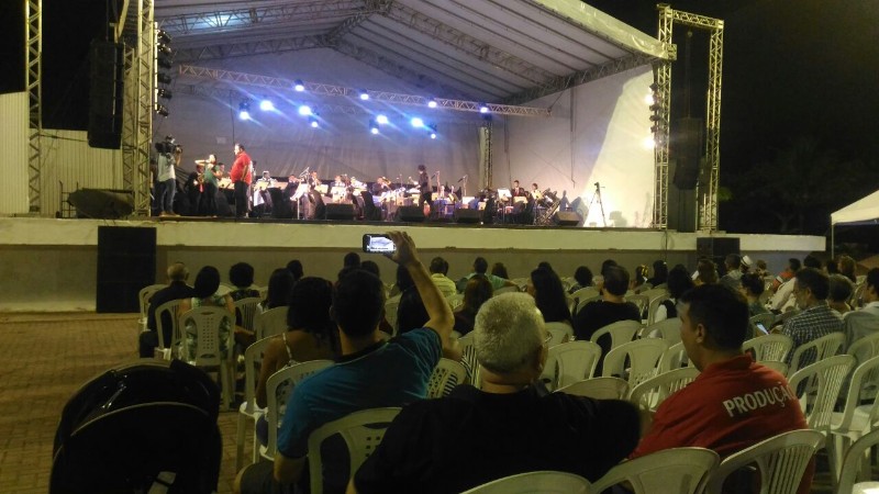 Orquestra Filarmônica de Alagoas faz apresentação ao público em concerto e Natal, na praça Multieven